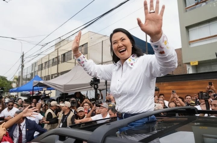Fujimori asume la presidencia de Perú con la seguridad y la unidad nacional como principales retos