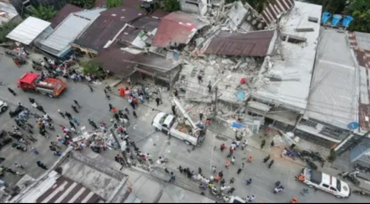Al menos 111 muertos y más de 500 heridos tras el terremoto de magnitud 7,4 que sacudió Colombia