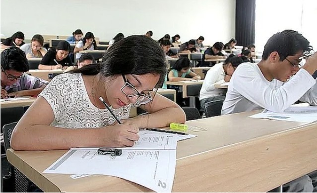 Bachiller sin tesis ni costos adicionales: la nueva propuesta del Congreso